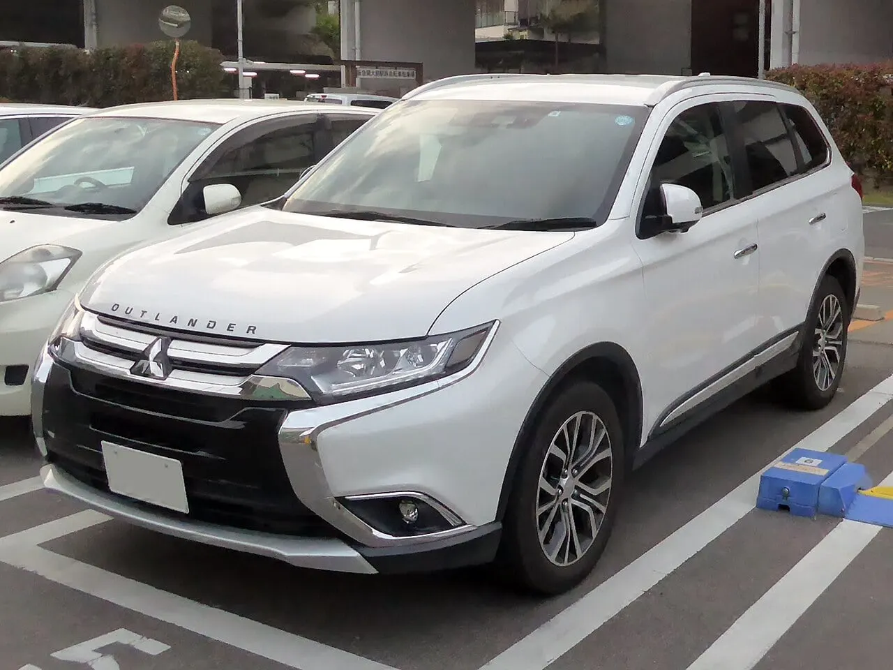 2014 Mitsubishi Outlander – front