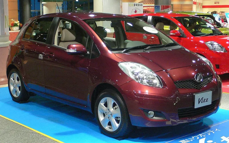 2008 Toyota Vitz – front